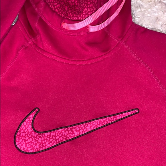 🚫SOLD🚫Women’s Like new Nike Therma-fit pink athletic hooded pullover size Small - Picture 4 of 5